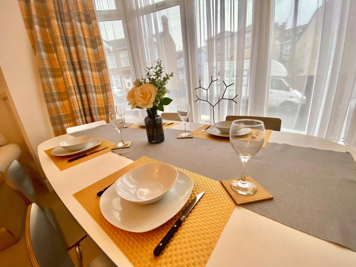 Blackpool Abode - The Buttercup Suite Екстер'єр фото